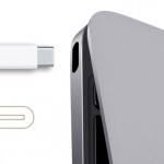 entrada usb-c em notebook com cabo e ilustração