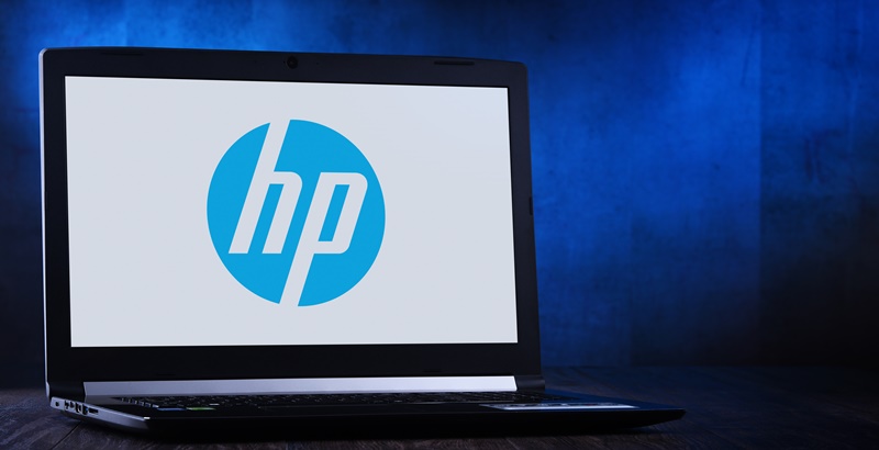 notebook com a logo da HP na tela