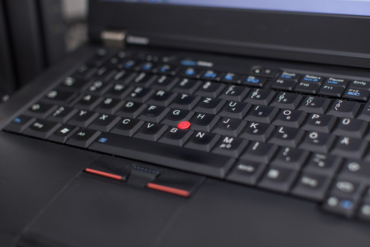 teclado de notebook lenovo aberto