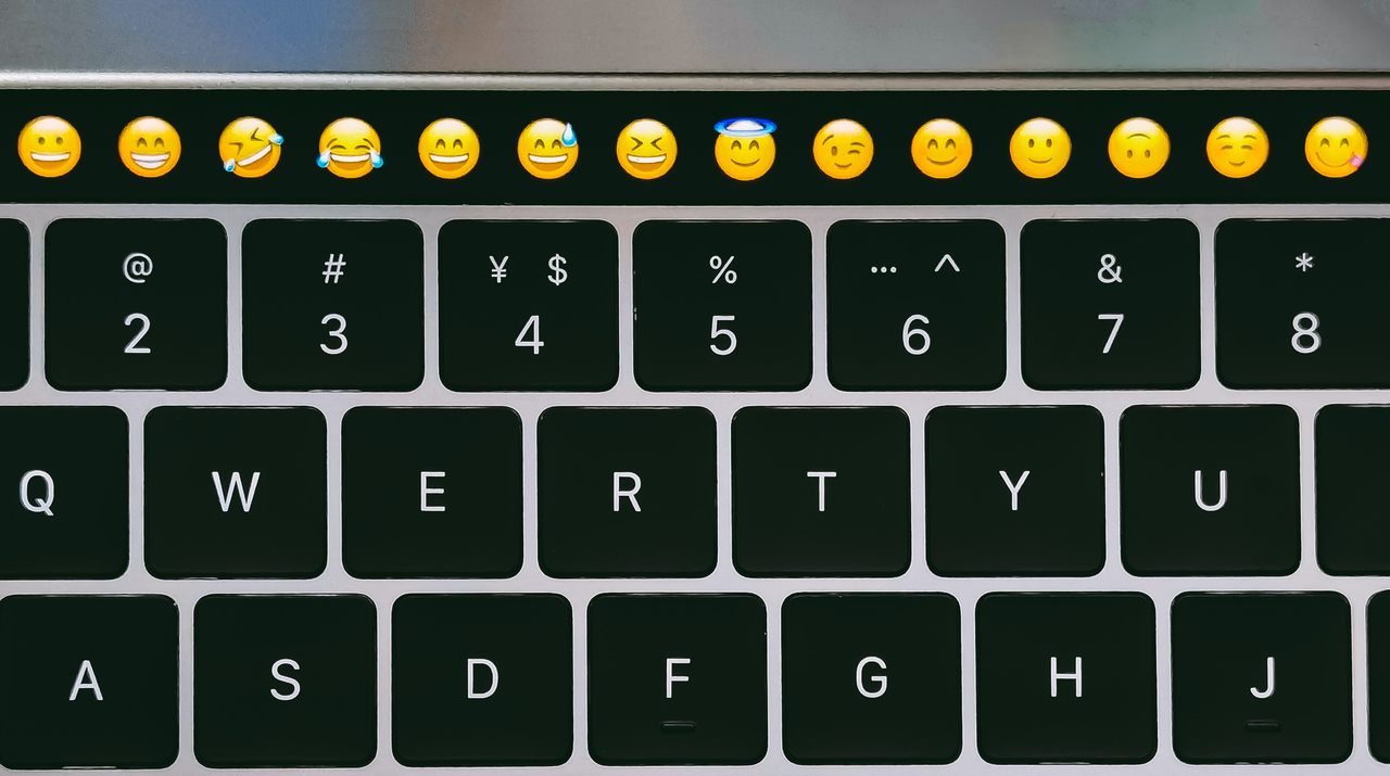 Foto com emoji no teclado