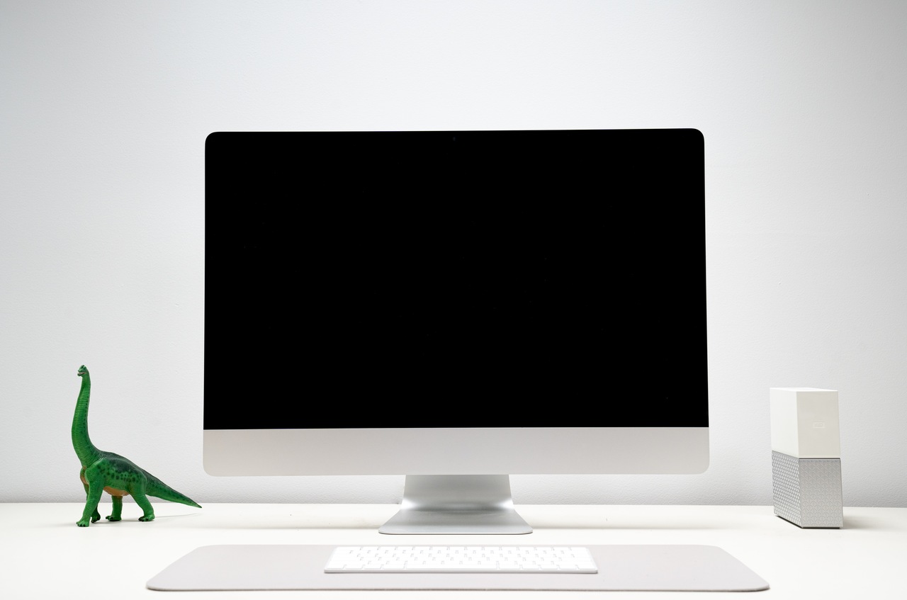 tela de notebook em monitor